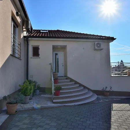 Golden Hour Apartament