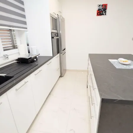 Golden Hour Apartman *