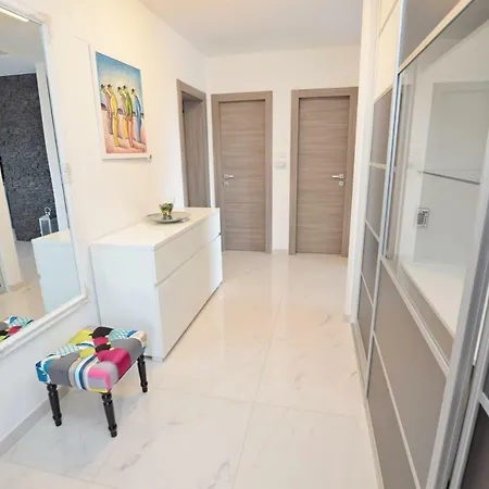 Golden Hour Apartament Jurdani